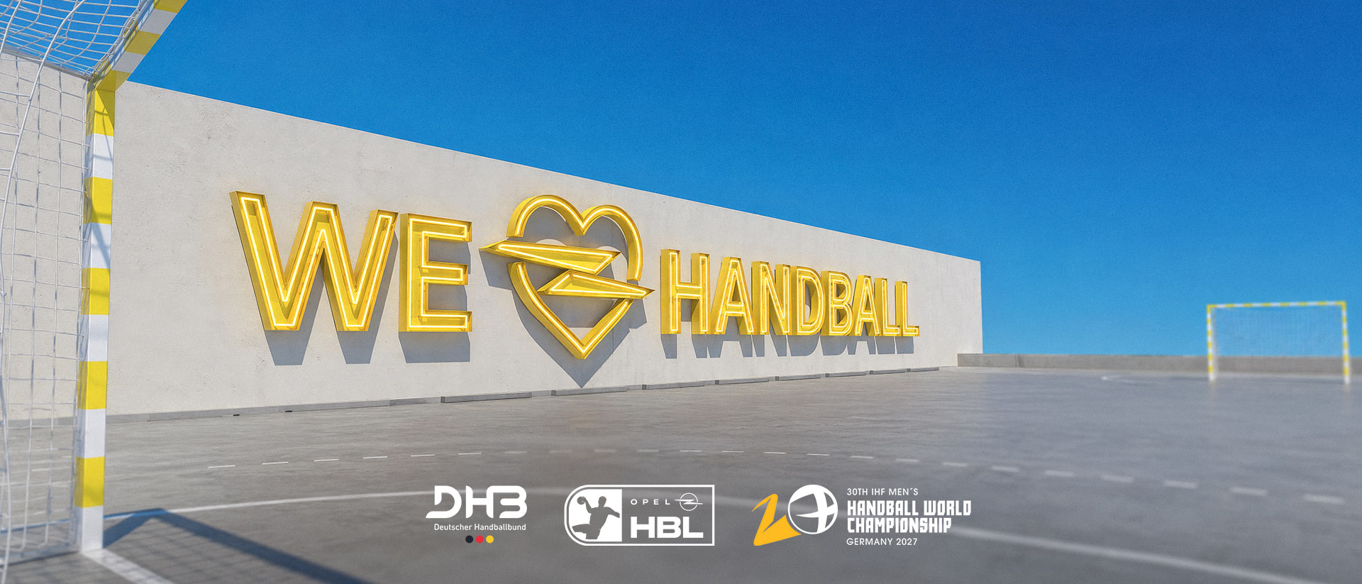 We love Handball Schriftzug mit Opel Blitz im Herz