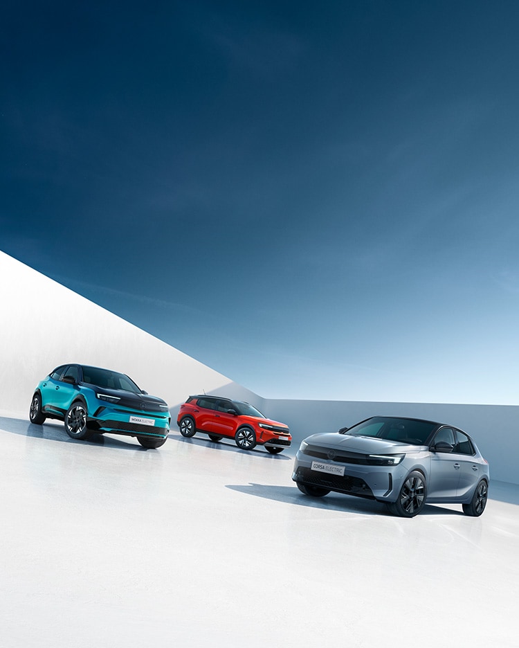 Opel Mokka, Frontera und Corsa ausgestellt, erhältlich mit Leasingangeboten für Privatkunden.