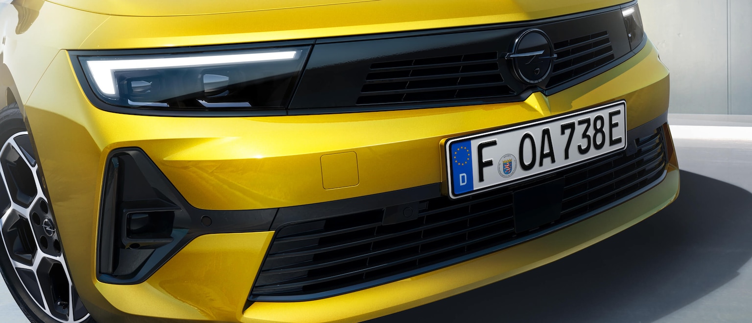 opel_astra_exterior_driving_21x9_as22_e01_002.jpg