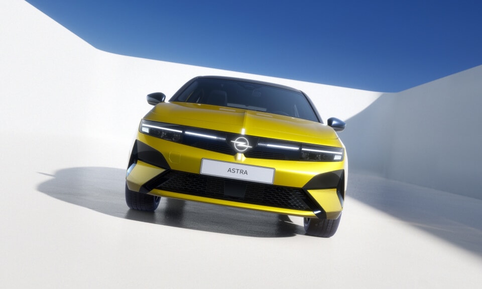 Frontansicht des Opel Astra in gelb