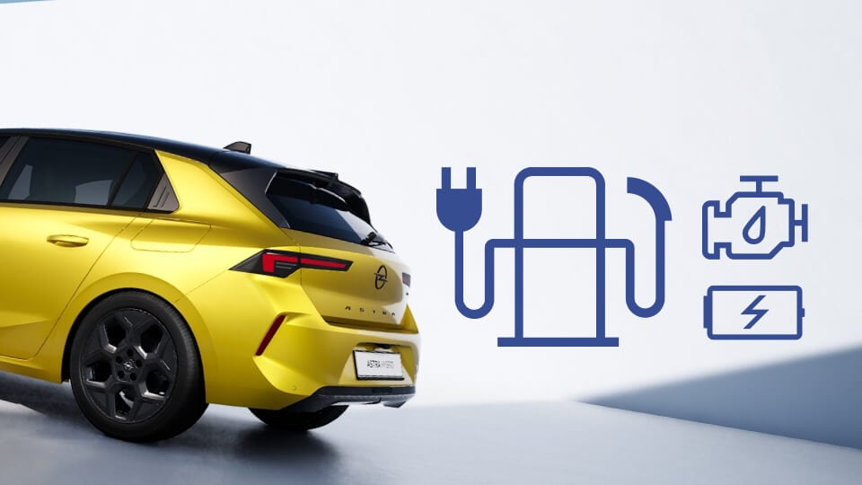 Heckansicht des Opel Astra Plug-in-Hybrid in gelb mit Ladestation-Logo