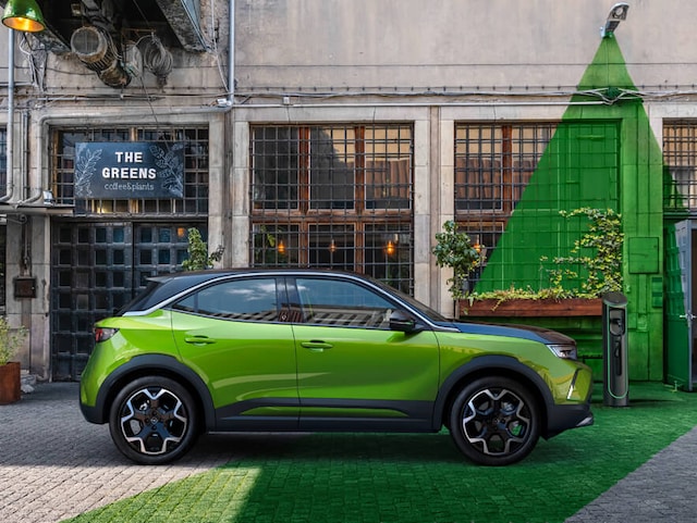 opel_mokka-e_exterior_charging_4x3_mok21_e01_015.jpg