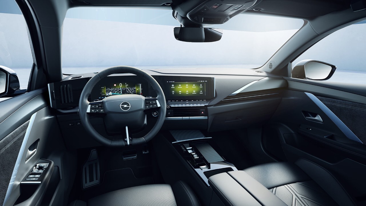 Innenansicht des Armaturenbretts eines Opel Astra Sports Tourer mit Pure Panel Display