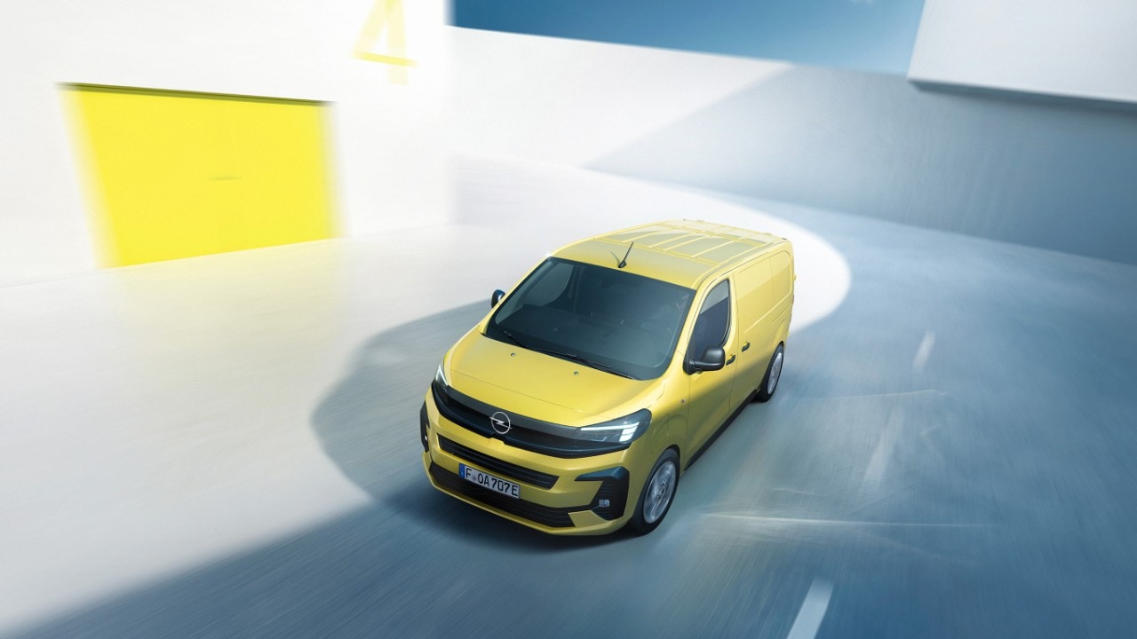 Seitenansicht eines neuen Opel Vivaro Electric von oben